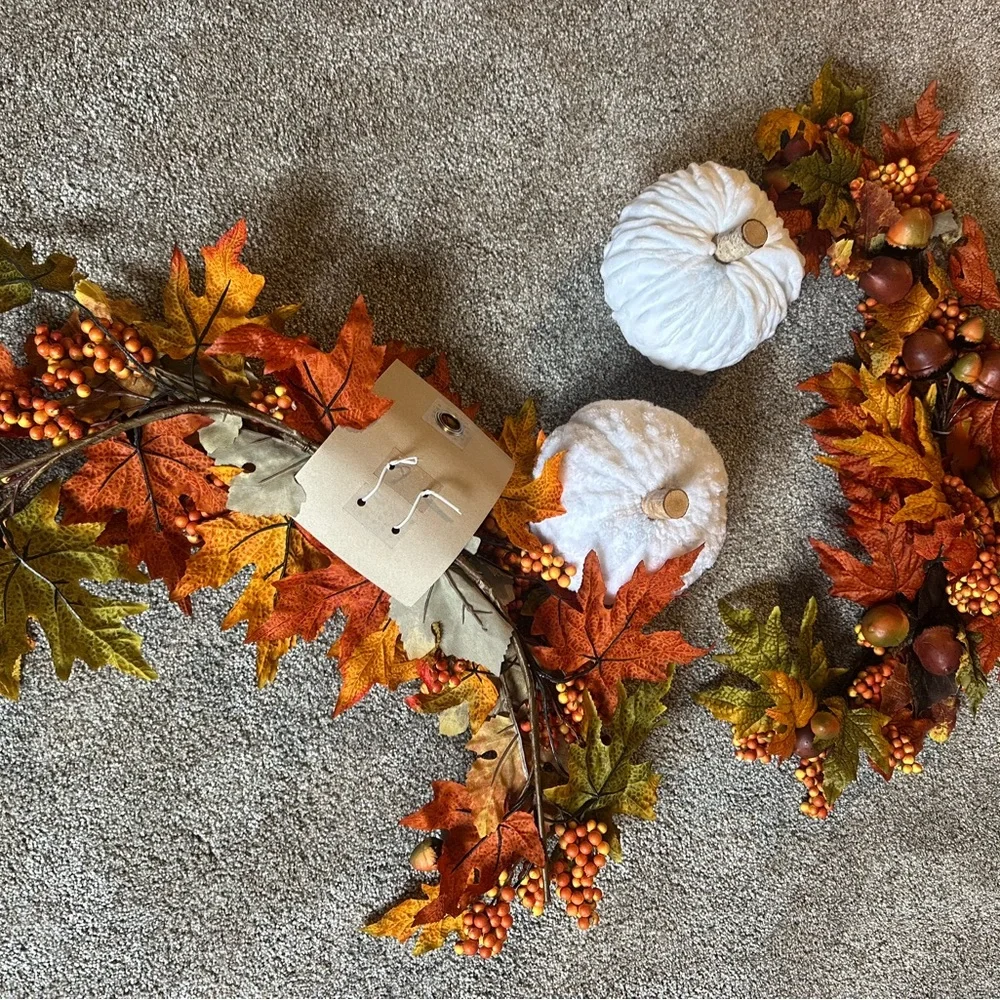 Autumn Harvest Wreath with White Pumpkins table decorations for thanksgiving
